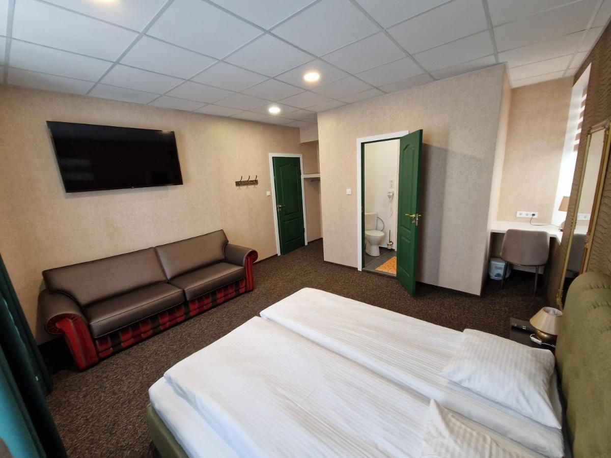 Central Hotel With Free Parking Riga Extérieur photo